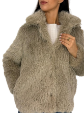 Carica l&#39;immagine nel visualizzatore di Gallery, ECO-PELLICCIA DONNA BEIGE
