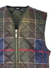 Carica l'immagine nel visualizzatore di Gallery, GILET UOMO VERDE MILITARE TARTAN

