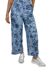 Carica l'immagine nel visualizzatore di Gallery, PANTALONE DONNA CELESTE FANTASIA FLOREALE
