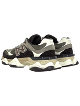 Carica l'immagine nel visualizzatore di Gallery, SNEAKERS UOMO MARRONI U90601BV
