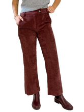 Carica l&#39;immagine nel visualizzatore di Gallery, PANTALONE DONNA BORDEAUX IN VELLUTO
