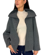 Carica l&#39;immagine nel visualizzatore di Gallery, CAPPOTTO DONNA GRIGIO CORTO
