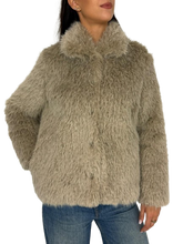 Carica l&#39;immagine nel visualizzatore di Gallery, ECO-PELLICCIA DONNA BEIGE
