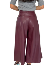 Carica l&#39;immagine nel visualizzatore di Gallery, PANTALONE DONNA ECOPELLE BORDEAUX
