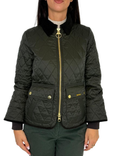 Carica l&#39;immagine nel visualizzatore di Gallery, GIACCA IMPERMEABILE DONNA VERDE
