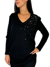 Carica l&#39;immagine nel visualizzatore di Gallery, PULLOVER DONNA NERO CON STRASS
