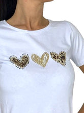 Carica l&#39;immagine nel visualizzatore di Gallery, T-SHIRT DONNA BIANCA CON CUORI
