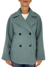 Carica l&#39;immagine nel visualizzatore di Gallery, CAPPOTTO DONNA CARTA DA ZUCCHERRO CORTO IN TEDDY
