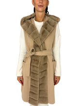 Carica l&#39;immagine nel visualizzatore di Gallery, GILET DONNA CAMMELLO
