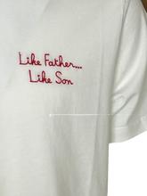 Carica l&#39;immagine nel visualizzatore di Gallery, T-SHIRT UOMO BIANCA LIKE FATHER LIKE SON
