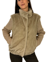 Carica l&#39;immagine nel visualizzatore di Gallery, GIACCA DONNA IN PELLICCIA ECOLOGIA BEIGE

