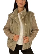 Carica l&#39;immagine nel visualizzatore di Gallery, GIACCA DONNA IN PELLICCIA ECOLOGIA BEIGE

