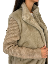 Carica l&#39;immagine nel visualizzatore di Gallery, GIACCA DONNA IN PELLICCIA ECOLOGIA BEIGE
