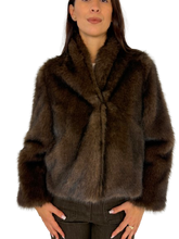 Carica l&#39;immagine nel visualizzatore di Gallery, ECO-PELLICCIA DONNA MARRONE
