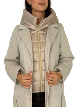 Carica l&#39;immagine nel visualizzatore di Gallery, CAPPOTTO DONNA PANNA CON IMBOTTITURA
