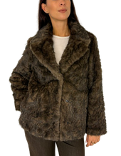 Carica l&#39;immagine nel visualizzatore di Gallery, ECO-PELLICCIA DONNA MARRONE
