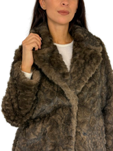 Carica l&#39;immagine nel visualizzatore di Gallery, ECO-PELLICCIA DONNA MARRONE
