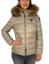 Carica l&#39;immagine nel visualizzatore di Gallery, PIUMINO DONNA BEIGE CON CAPPUCCIO
