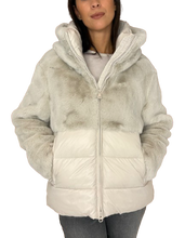 Carica l&#39;immagine nel visualizzatore di Gallery, GIUBBINO DONNA PANNA CON PELO
