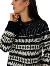 Carica l&#39;immagine nel visualizzatore di Gallery, PULLOVER DONNA NERO/BIANCO A FANTASIA
