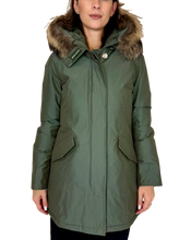 Carica l'immagine nel visualizzatore di Gallery, GIUBBINO DONNA VERDE MILITARE CON CAPPUCCIO
