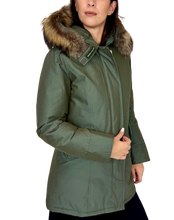 Carica l'immagine nel visualizzatore di Gallery, GIUBBINO DONNA VERDE MILITARE CON CAPPUCCIO
