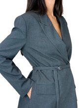 Carica l&#39;immagine nel visualizzatore di Gallery, GIACCA DONNA GRIGIA MONOPETTO CON CINTURA
