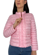 Carica l&#39;immagine nel visualizzatore di Gallery, GIUBBINO DONNA ROSA GIROCOLLO
