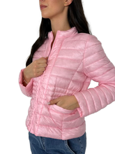 Carica l&#39;immagine nel visualizzatore di Gallery, GIUBBINO DONNA ROSA GIROCOLLO
