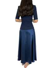 Carica l&#39;immagine nel visualizzatore di Gallery, ABITO LUNGO BLU IN RASO
