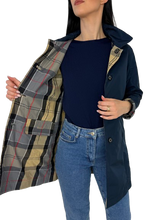 Carica l&#39;immagine nel visualizzatore di Gallery, TRENCH DONNA BLU REVERSIBILE
