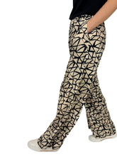 Carica l&#39;immagine nel visualizzatore di Gallery, PANTALONI DONNA A FANTASIA
