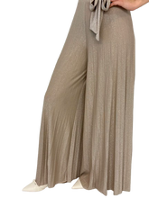 Carica l&#39;immagine nel visualizzatore di Gallery, PANTALONE DONNA ORO PLISSETTATO
