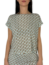 Carica l&#39;immagine nel visualizzatore di Gallery, TOP DONNA MANICHE CORTE FANTASIA GEOMETRICA
