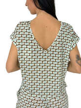 Carica l&#39;immagine nel visualizzatore di Gallery, TOP DONNA MANICHE CORTE FANTASIA GEOMETRICA
