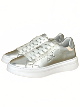 Carica l&#39;immagine nel visualizzatore di Gallery, SNEAKERS DONNA SILVER Z34226 GRACE LEATHER
