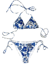 Carica l&#39;immagine nel visualizzatore di Gallery, BIKINI A TRIANGOLO BLU CON FIORI
