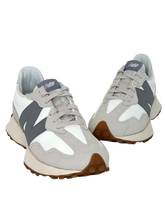 Carica l&#39;immagine nel visualizzatore di Gallery, SNEAKERS UOMO GRIGIE U327

