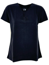 Carica l&#39;immagine nel visualizzatore di Gallery, T-SHIRT DONNA NERA CON LOGO FRONTALE

