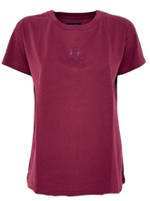 Carica l&#39;immagine nel visualizzatore di Gallery, T-SHIRT DONNA BORDEAUX CON LOGO FRONTALE
