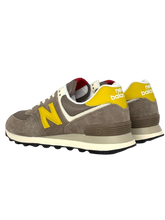 Carica l&#39;immagine nel visualizzatore di Gallery, SNEAKERS MARRONI/GIALLE U574BYW

