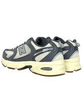 Carica l&#39;immagine nel visualizzatore di Gallery, SNEAKERS UOMO GRIGIE MR530ACS

