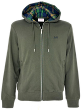 Carica l&#39;immagine nel visualizzatore di Gallery, FELPA UOMO VERDE MILITARE CON CAPPUCCIO
