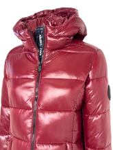 Carica l&#39;immagine nel visualizzatore di Gallery, GIUBBINO DONNA ROSSO LUNGO IN ECO-PIUMA
