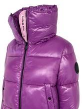 Carica l&#39;immagine nel visualizzatore di Gallery, GIUBBINO DONNA VIOLA CORTO IN ECO-PIUMA
