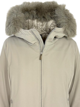 Carica l'immagine nel visualizzatore di Gallery, GIUBBINO DONNA BEIGE CON CAPPUCCIO
