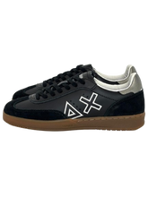 Carica l&#39;immagine nel visualizzatore di Gallery, SNEAKERS DONNA NERA Z45242
