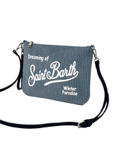 Carica l&#39;immagine nel visualizzatore di Gallery, POCHETTE AZZURRA VELLUTO CON LOGO BIANCO (Copia)
