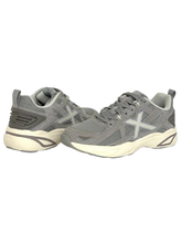 Carica l'immagine nel visualizzatore di Gallery, SNEAKERS UOMO GRIGIE 8912 M2000
