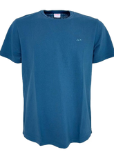 Carica l'immagine nel visualizzatore di Gallery, T-SHIRT UOMO INDACO

